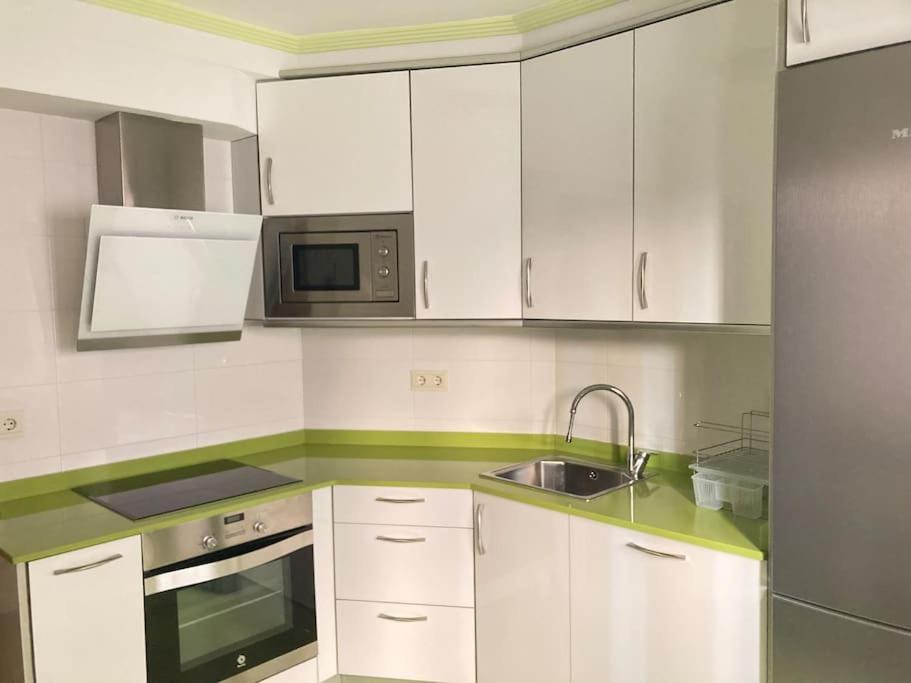 Centrico Apartamento De 2 Habitaciones By Bebalmy Овиедо Екстериор снимка